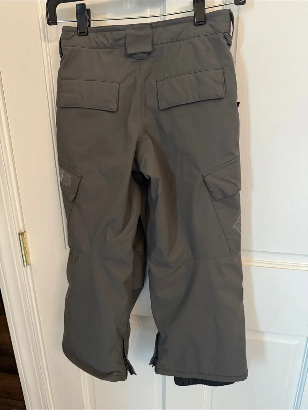 Kids Cargo Snow Pants in Gray Size 5/6